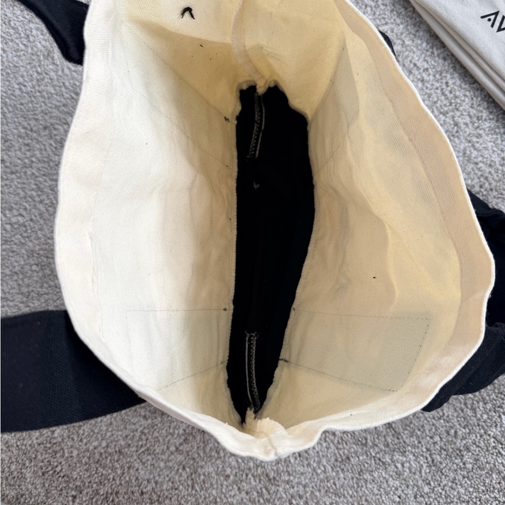 AVEDA Cream and Black Canvas Tote with Matching makeup bag - Picture 3 of 3